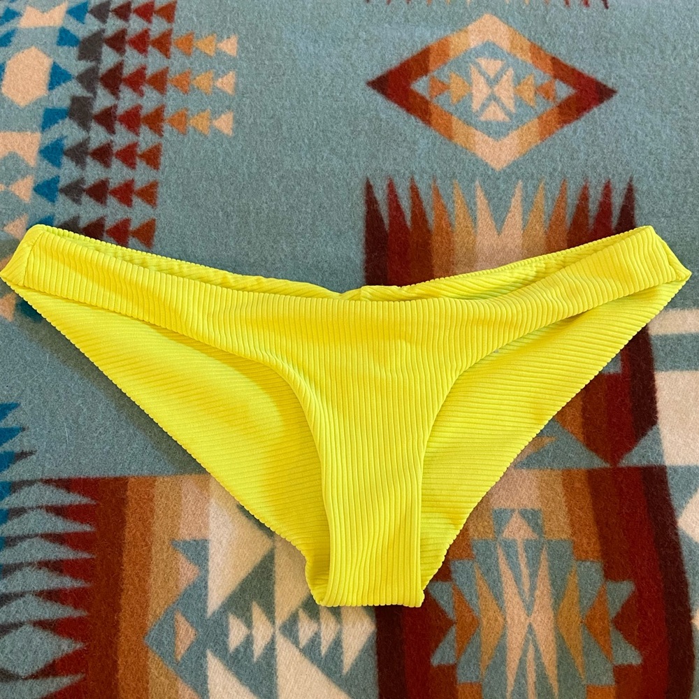 Frankie’s Greer bottoms in neon yellow